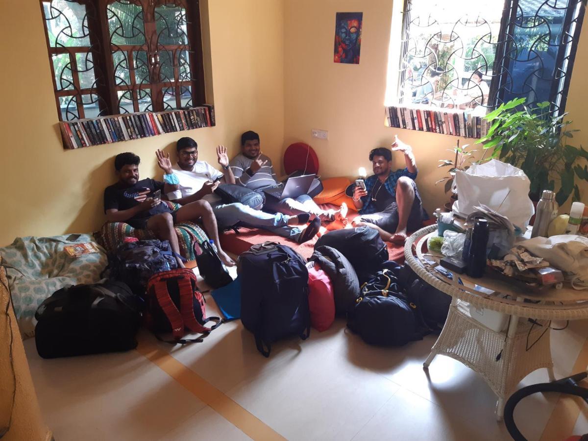 Red Monkeys Hostel 阿姆波尔 外观 照片