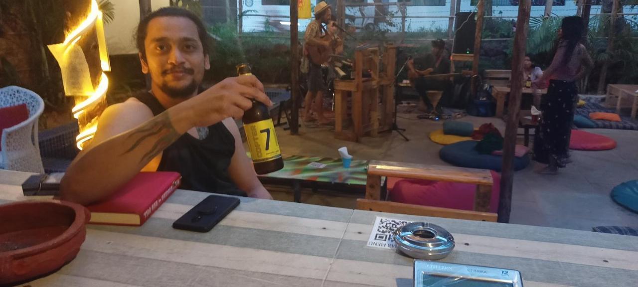 Red Monkeys Hostel 阿姆波尔 外观 照片
