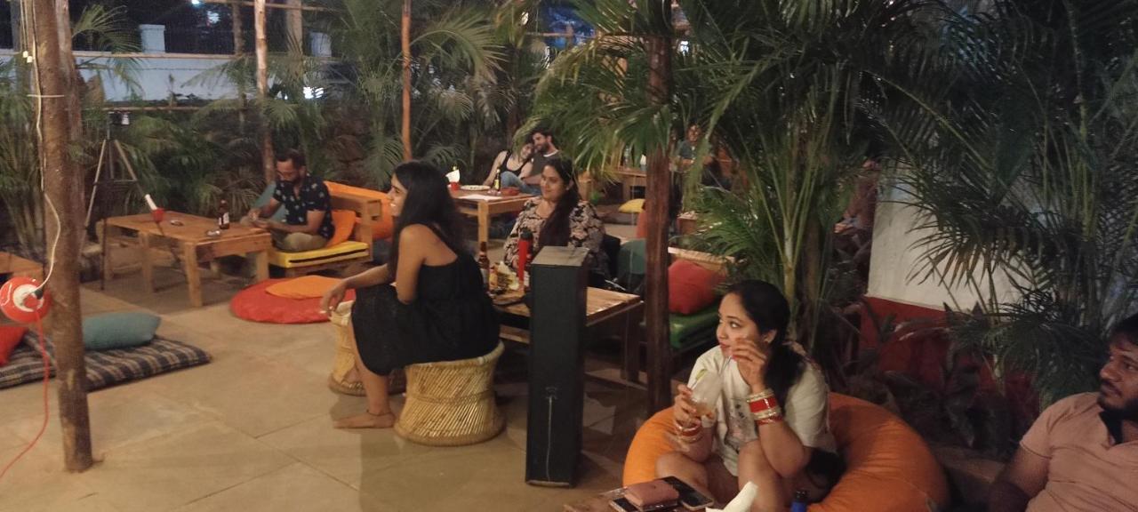 Red Monkeys Hostel 阿姆波尔 外观 照片