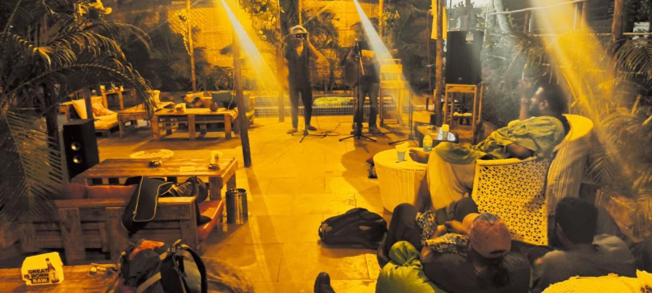 Red Monkeys Hostel 阿姆波尔 外观 照片
