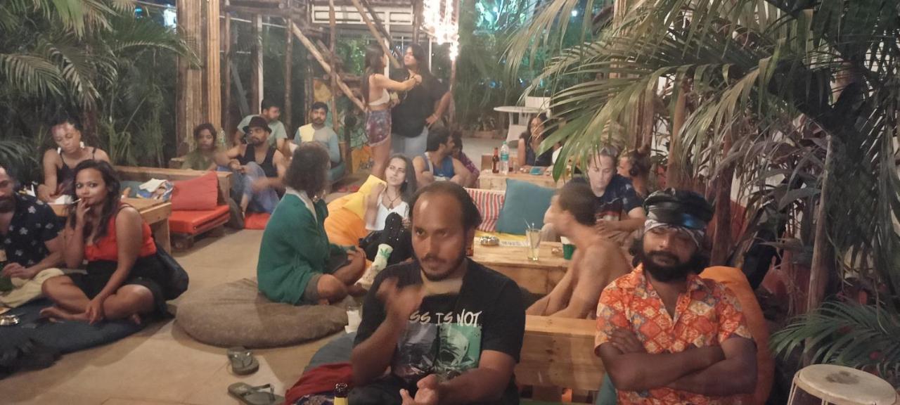 Red Monkeys Hostel 阿姆波尔 外观 照片