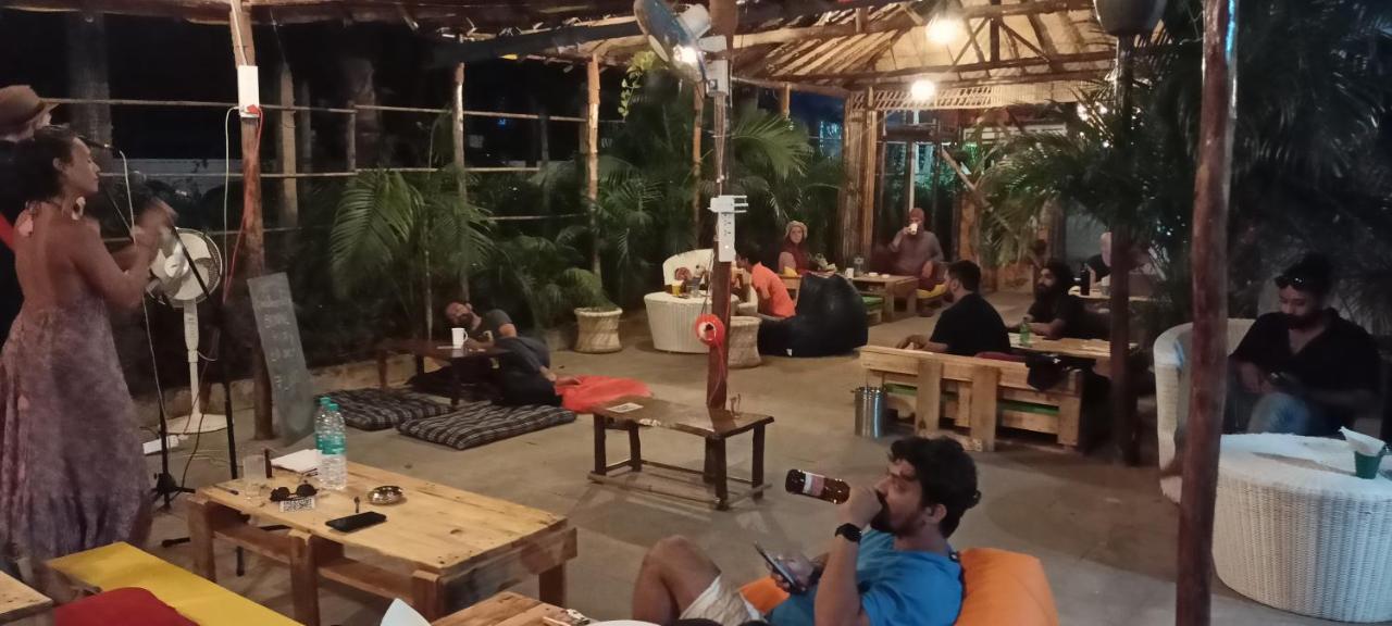 Red Monkeys Hostel 阿姆波尔 外观 照片